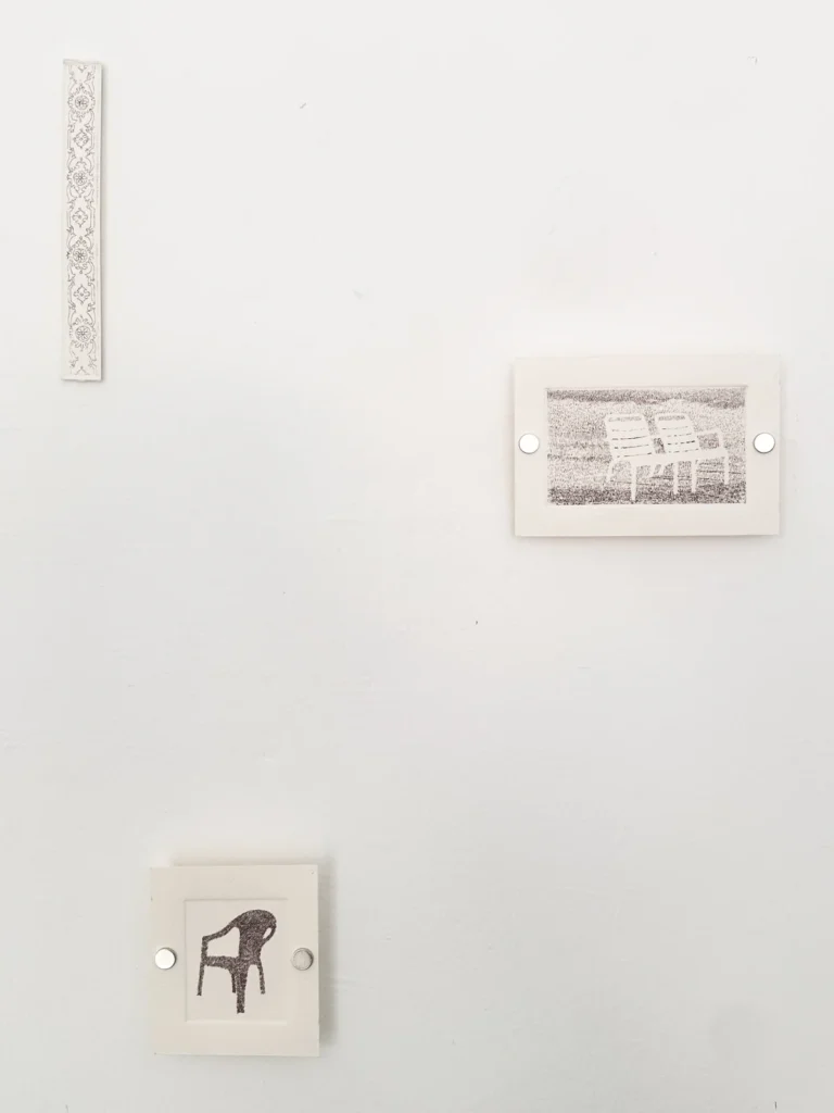 Laura Serafini, «Posarsi» (2026): acquaforte su zinco, tre lastre, 50 × 35 cm